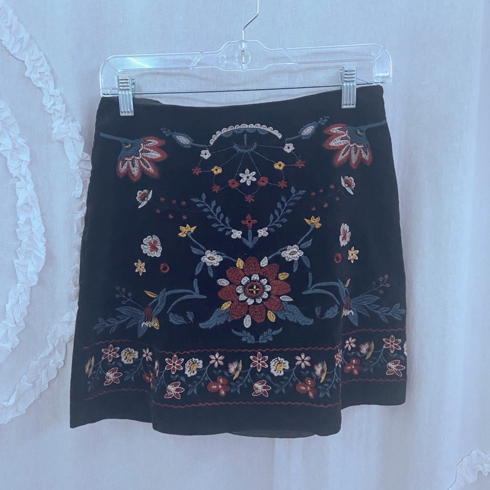 Women’s embroidered corduroy mini skirt